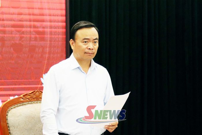 Đồng chí Phó Chủ tịch Thường trực UBND tỉnh chủ trì cuộc họp.