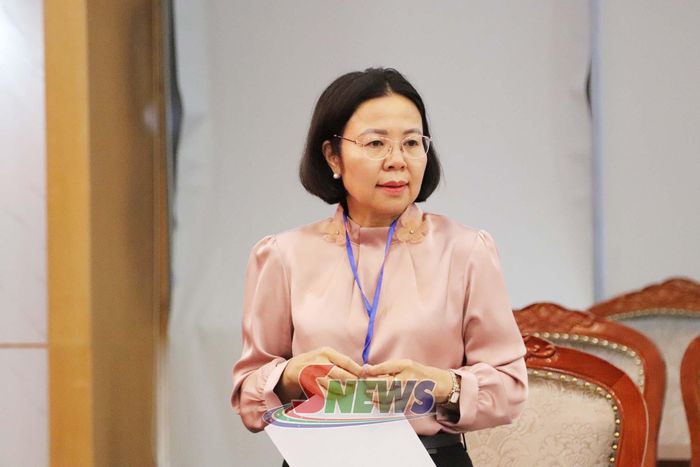 Lãnh đạo Sở Văn hóa, Thể thao và Du lịch báo cáo kết quả tại cuộc họp.