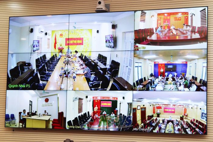 Cuộc họp được kết nối với các điểm cầu trực tuyến của 14 xã, phường.