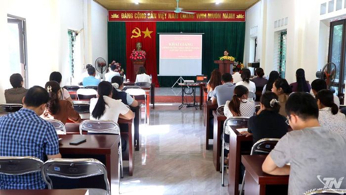 Quang cảnh buổi khai giảng Lớp bồi dưỡng.