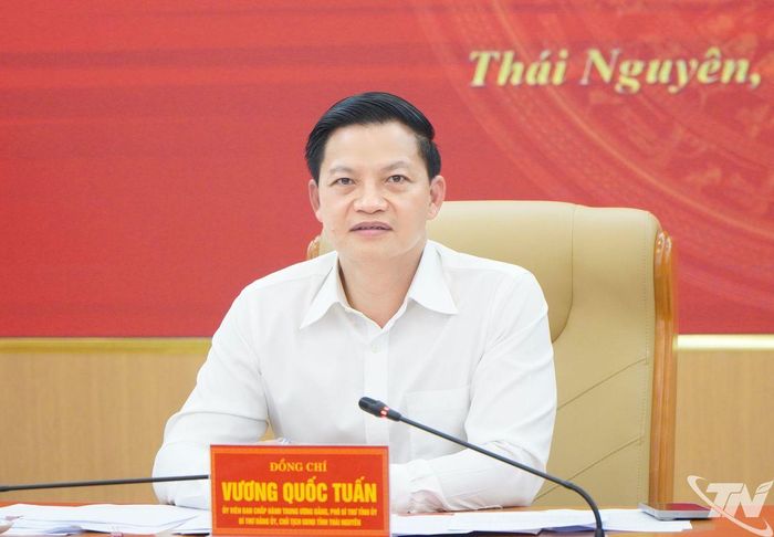 Đồng chí Vương Quốc Tuấn, Ủy viên Ban Chấp hành Trung ương Đảng, Phó Bí thư Tỉnh ủy, Bí thư Đảng ủy, Chủ tịch UBND tỉnh phát biểu kết luận Hội nghị.
