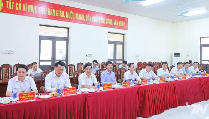 Đại biểu dự buổi làm việc.
