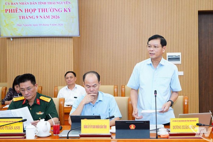 Đại biểu thảo luận.