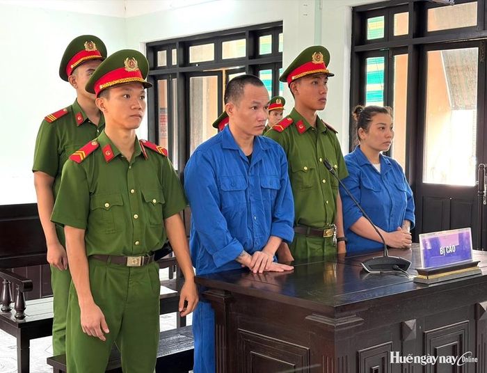 Các đối tượng trước tòa.