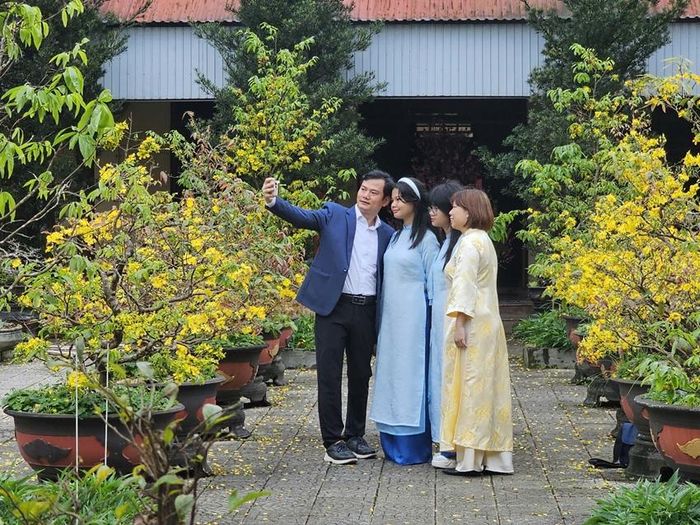 Gia đình hạnh phúc là nền tảng xây dựng xã hội ổn định, phồn vinh.
