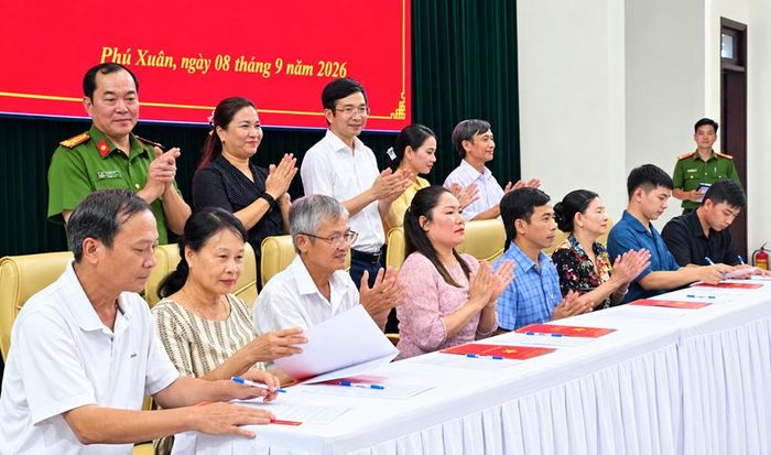  Các tổ dân phố ký giao ước thi đua phòng, chống ma túy.
