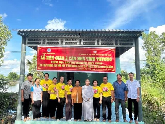 Bàn giao nhà đến gia đình khó khăn tại xã Nguyễn Việt Khái
