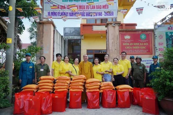 Chùa Thiền Giác không chỉ duy trì điểm an sinh xã hội với các suất ăn chay miễn phí định kỳ cho người dân, mà còn luôn đi đầu hưởng ứng các phong trào "lợi đạo ích đời" do địa phương phát động