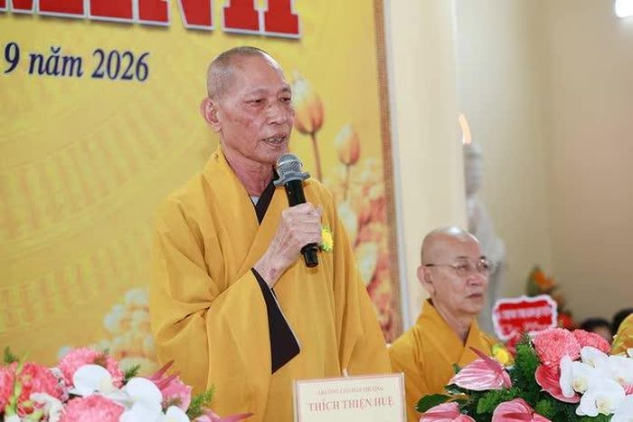 Trưởng lão Hòa thượng Thích Thiện Huệ ban đạo từ
