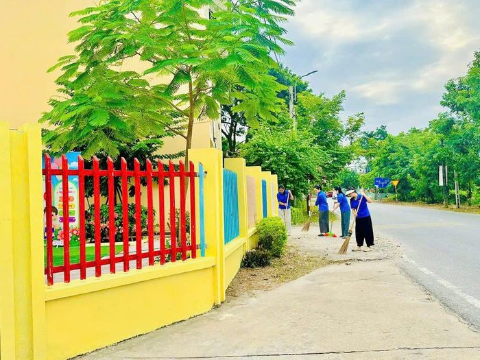  “Ngày Chủ nhật xanh” được xã Nguyệt Đức duy trì thường xuyên, thu hút đông đảo người dân tham gia, góp phần xây dựng cảnh quan nông thôn sáng, xanh, sạch, đẹp. 