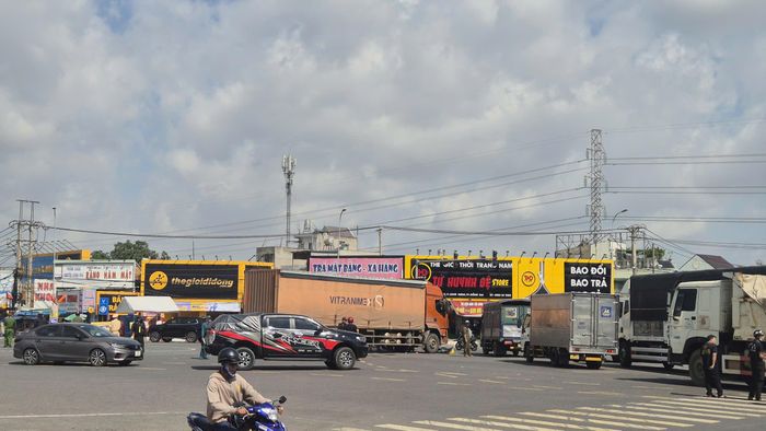 Sự cố cũng gây ùn tắc một số đoạn đường.