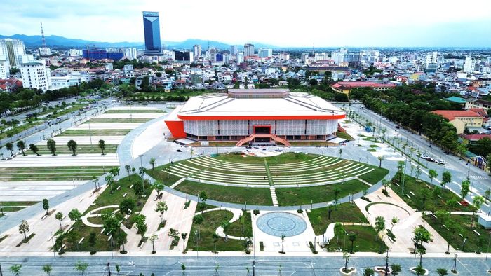 Công trình khi hoàn thành sẽ là không gian công cộng phục vụ các hoạt động văn hóa, nghệ thuật, thể thao quy mô lớn của địa phương, với sức chứa khoảng 10.000 người.