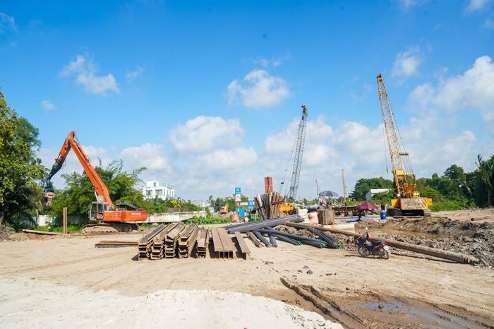 Theo ghi nhận của phóng viên Báo Xây dựng ngày 8/9, nhiều hạng mục trên đoạn Vành đai 2 (đường Phạm Văn Đồng nối Gò Dưa) đang được đẩy nhanh tiến độ.