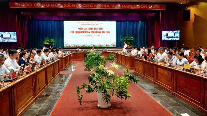 Quang cảnh phiên giải trình, chất vấn của thường trực HĐND tỉnh.
