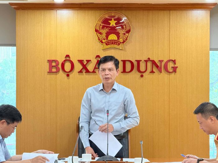 Thứ trưởng Bộ Xây dựng Lê Anh Tuấn đề nghị tiếp tục hoàn thiện dự thảo báo cáo Chính phủ về công tác tổ chức giao thông.