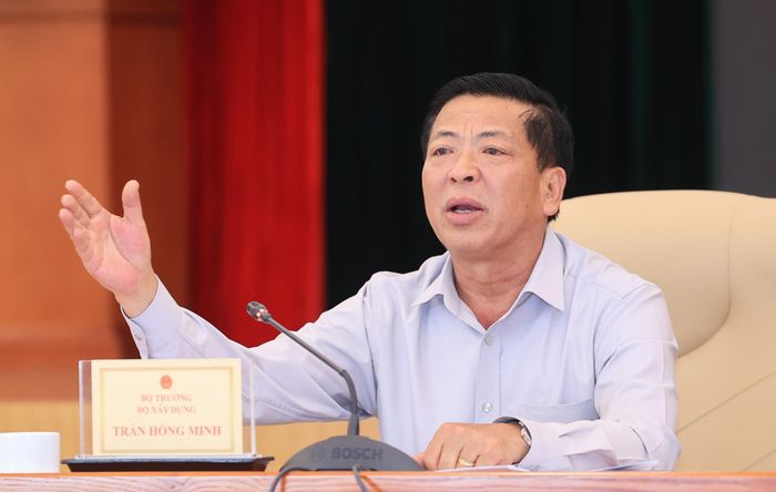 Bộ trưởng Trần Hồng Minh yêu cầu lập kế hoạch chi tiết triển khai các dự án; trong đó phấn đấu khởi công Dự án đường sắt tốc độ cao Bắc - Nam vào tháng 12/2027 (Ảnh: Tạ Hải).
