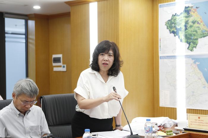 Bà Trần Thu Hằng, Vụ trưởng Vụ Quy hoạch - Kiến trúc đóng góp ý kiến cho quy hoạch chung TP Đà Nẵng. 