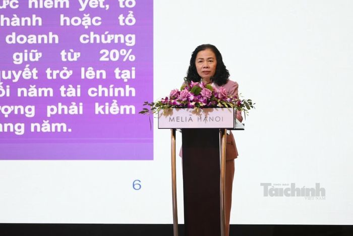 Bà Vũ Thị Mai - Chủ tịch Hội Kiểm toán viên hành nghề Việt Nam chia sẻ tại hội nghị Ảnh: Mạnh Tuấn