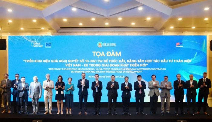 Đại diện Bộ Tài chính và các bên tại tọa đàm.