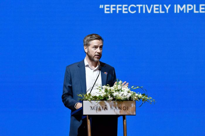 Phó Chủ tịch EuroCham Torben Minko phát biểu tại tọa đàm.