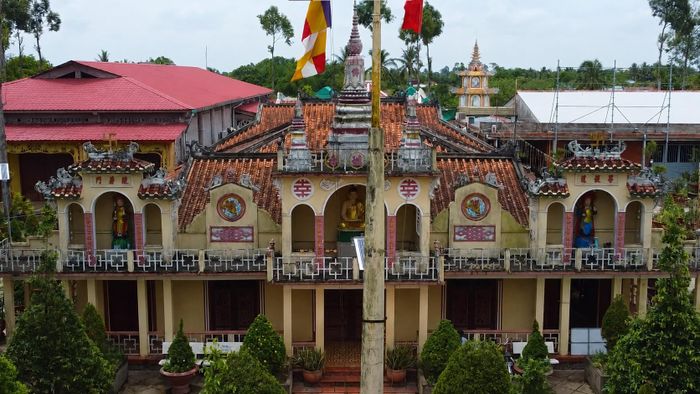Nét kiến trúc cổ kính góp phần tạo nên dấu ấn riêng của chùa Tiên Châu qua nhiều thế hệ. Ảnh: Tường Quang