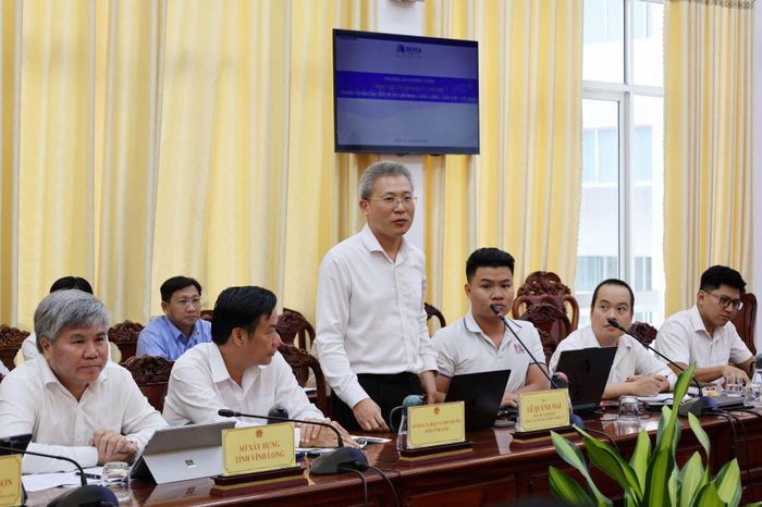 Lãnh đạo đơn vị tư vấn thiết kế trình bày Dự án CT.33