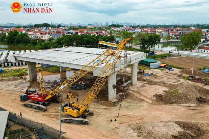 Tính đến thời điểm hiện tại, dự án đang triển khai đồng loạt 18 mũi thi công trải rộng từ cầu chính, cầu dẫn, đường công vụ cho đến các mặt bằng đúc dầm. Với nhịp độ khẩn trương, sản lượng thi công đã đạt khoảng 1.574,8 tỷ đồng, tương đương mức hoàn thành hơn 21,37% giá trị hợp đồng
