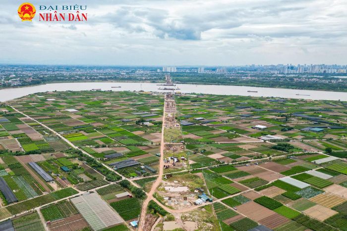Khi chính thức đưa vào khai thác, cầu Ngọc Hồi không chỉ đóng vai trò khép kín Vành đai 3,5 mà còn tạo nên một "cú hích" lớn hạ tầng liên vùng. Dự án sẽ kết nối đồng bộ, xuyên suốt với hàng loạt tuyến giao thông hướng tâm huyết mạch của khu vực, bao gồm: trục đô thị Mê Linh, đường Tây Thăng Long, Đại lộ Thăng Long, đường Lê Văn Lương, cùng các tuyến cửa ngõ như cao tốc Pháp Vân - Cầu Giẽ, Quốc lộ 1A, Quốc lộ 6 và Quốc lộ 32