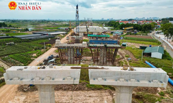 Điểm nhấn của dự án nằm ở phía Hưng Yên, khi những phiến dầm cầu cạn đầu tiên đã chính thức được lắp đặt thành công. Đây là bước ngoặt mang tính bản lề, góp phần thúc đẩy tiến độ cho toàn tuyến