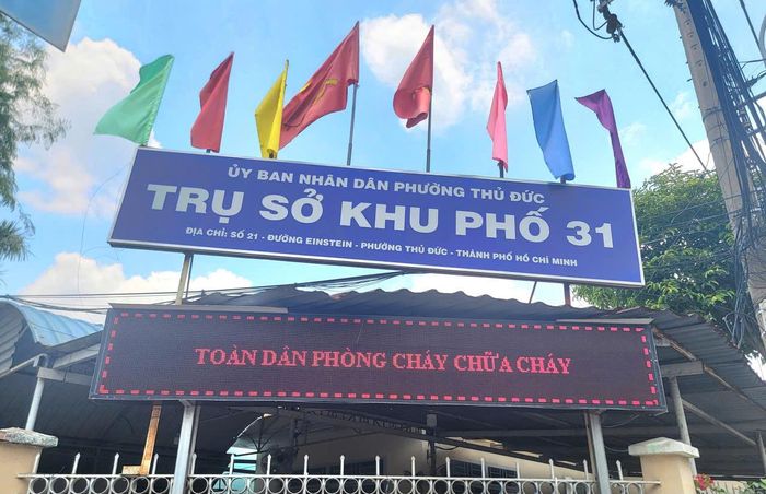 Bảng điện tử tuyên truyền PCCC tại trụ sở khu phố 31, phường Thủ Đức. Ảnh: Quang Phương