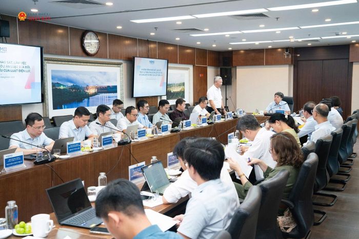 Quang cảnh buổi làm việc