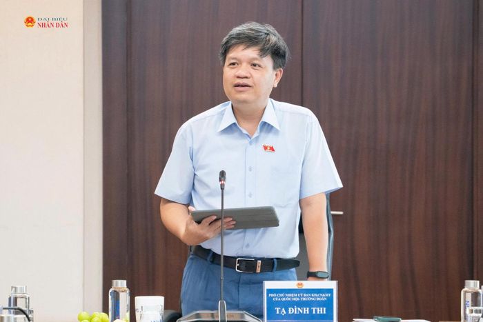 Phó Chủ nhiệm Ủy ban Khoa học, Công nghệ và Môi trường Tạ Đình Thi phát biểu tại buổi làm việc
