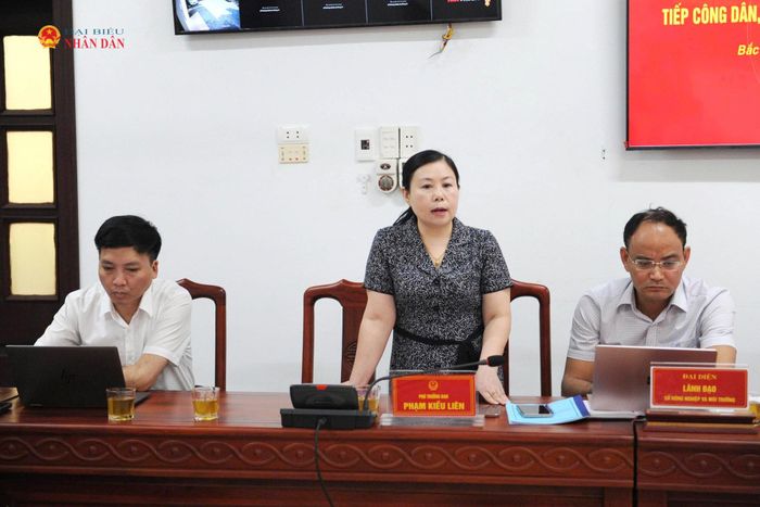 Phó trưởng Ban Tiếp công dân tỉnh Bắc Ninh Phạm Kiều Liên báo cáo tại buổi làm việc