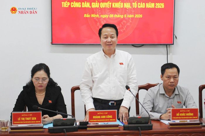 Phó Chủ nhiệm Ủy ban Dân nguyện và Giám sát Hoàng Anh Công phát biểu tại buổi làm việc