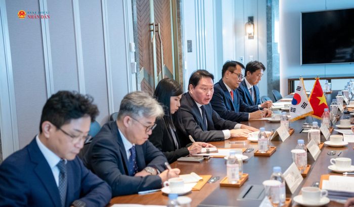 Chủ tịch Tập đoàn SK Chey Tae-Won và các đại biểu tại cuộc tiếp