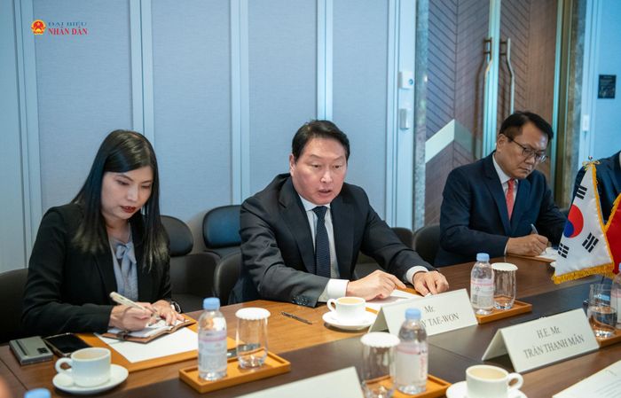 Chủ tịch Tập đoàn SK Chey Tae-Won phát biểu tại cuộc tiếp