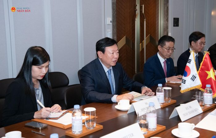 Chủ tịch Tập đoàn Lotte Shin Dong-bin phát biểu tại cuộc tiếp