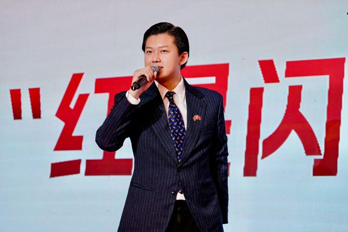 Với những người làm nghệ thuật, câu trả lời là sáng tạo.