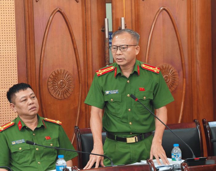 Đại diện Ban Chỉ huy Công an cấp xã phát biểu tham luận.