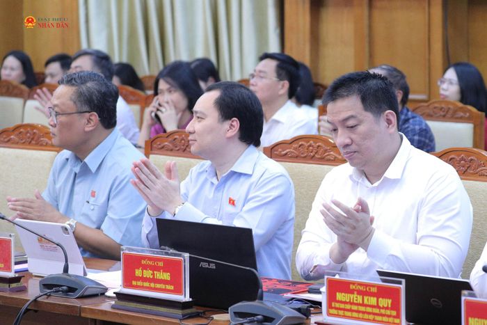 Các thành viên Đoàn giám sát tham dự cuộc làm việc