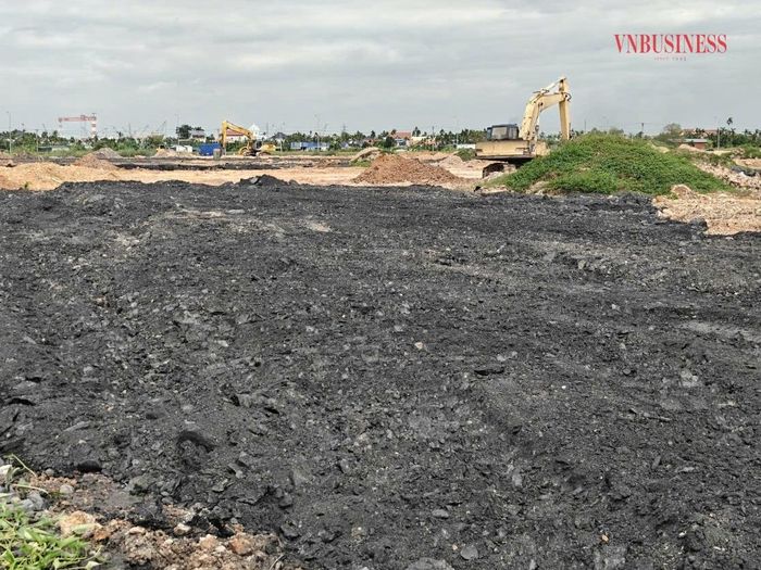 Sử dụng đất, đá thải từ mỏ than cho san lấp mặt bằng đúng quy định góp phần giải quyết bài toán khan hiếm vật liệu san lấp cát, đất đỏ.