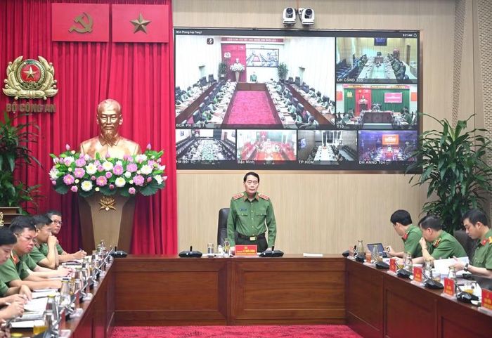 Thứ trưởng Lê Quốc Hùng phát biểu tại buổi làm việc.