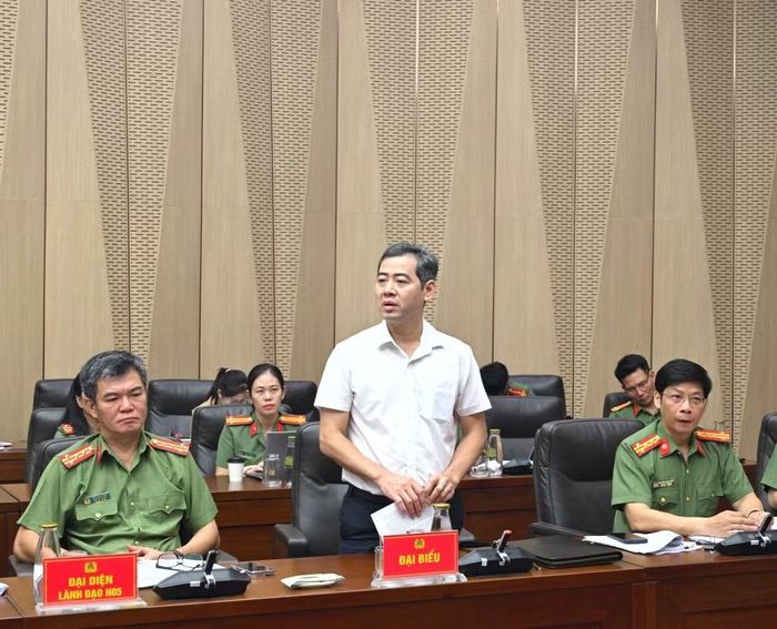 Các đại biểu tham gia đóng góp ý kiến tại buổi làm việc.