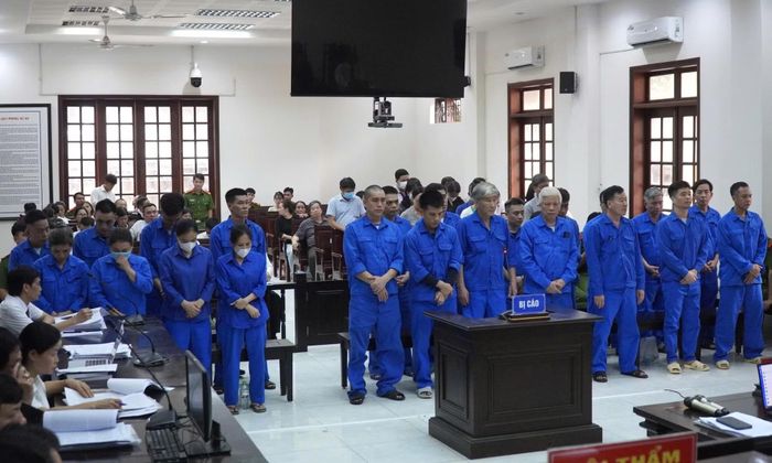 Các bị cáo tại phiên xét xử.