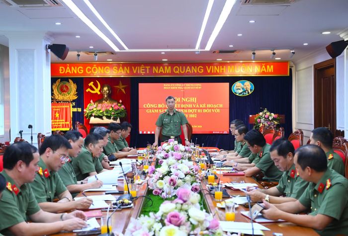  Thiếu tướng Phạm Kim Đĩnh phát biểu tại Hội nghị công bố Quyết định và Kế hoạch giám sát năm 2026 đợt 1 đối với Đảng ủy Cục Quản lý xây dựng và doanh trại. 