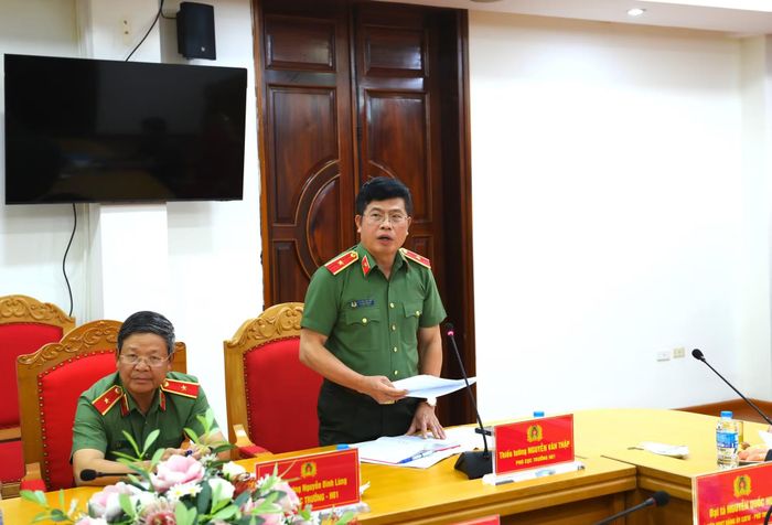  Thiếu tướng Nguyễn Văn Thập, Phó Bí thư Đảng ủy, Phó Cục trưởng Cục Kế hoạch và tài chính phát biểu tại hội nghị. 