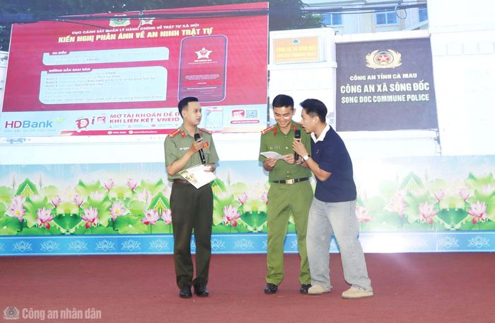 Các thí sinh tham dự các phần thi.
