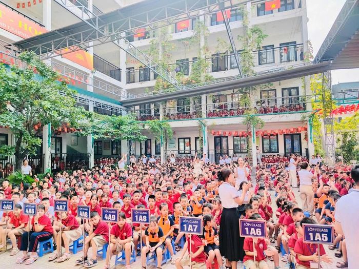 Cuộc thi "Viết và bình chọn Trường học hạnh phúc" được phát động, khuyến khích học sinh chia sẻ những câu chuyện và kỷ niệm đẹp về thầy cô, bạn bè, mái trường.