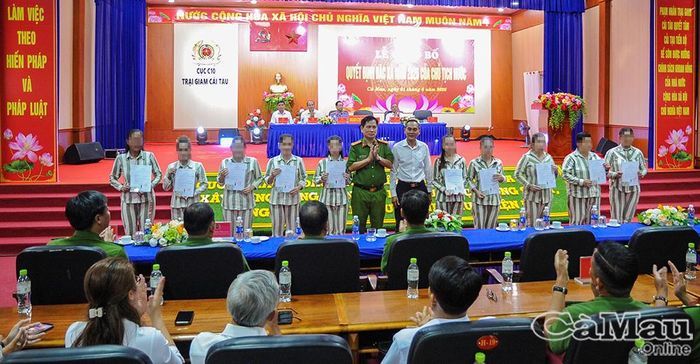 Lễ công bố và trao quyết định đặc xá của Chủ tịch nước CHXHCN Việt Nam cho phạm nhân dịp kỷ niệm ngày Giải phóng miền Nam, thống nhất đất nước (30/4) vừa qua.