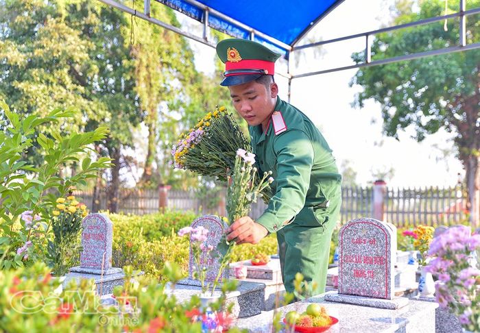  Nghĩa trang liệt sĩ Năm Căn hiện có 198/691 phần mộ chưa xác định được thông tin.